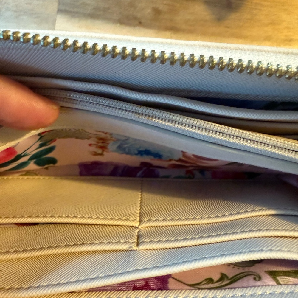 Loungefly Beauty & Beast wallet Cream - Picture 4 of 7